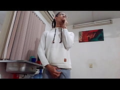 Play MP4 - En pijama el enfermero expulsado se la soba hasta el orgasmo&colon; Raba Erre Pro