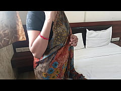 Play MP4 - भारतीय भाभी ने साड़ी में अपने देवर को सेक्स के लिए बहकाया&comma; भारतीय XXX देसी चुदाई हिंदी पोर्न