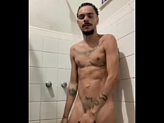 Play MP4 - Tomando banho de pica dura