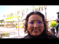 Play MP4 - Peachie Garcia Takes A Stroll Through Downtown Summerlin & Stops By Barnes & Nobles
