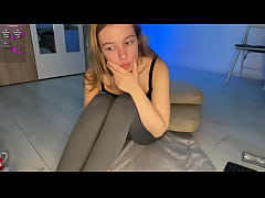 Play MP4 - Fingering pussy in the leggings