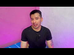 Play MP4 - Joven de 20a&ntilde;os le hace sexo oral al mejor amigo de su padre en los ba&ntilde;os del centro comercial&excl;