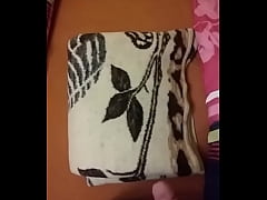 Play MP4 - pissing on the blanket