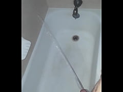 Play MP4 - Piss in tub