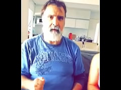 Play MP4 - Sai do meio