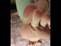 Play MP4 - Time to worship my feet