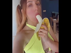 Play MP4 - Does yellow suit me&quest;