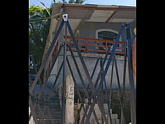 Play MP4 - Montando uma tenda na ch&aacute;cara usando um Body socado no rabo