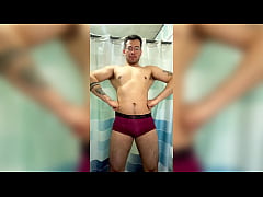 Play MP4 - Macho de gym masturbando su dulce vergota