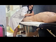 Play MP4 - Caiu na net &colon; Massagista punheta fez meu pau at&eacute; gozar &period;