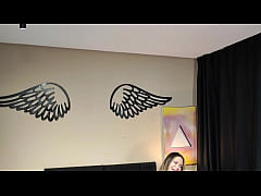 Play MP4 - Cleo Cadillac paga o eletricista com sexo