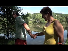 Play MP4 - Fat ass mature lady tries young cock outdoor