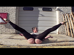 Play MP4 - 43yo flasher - walking the docks in buttless pants