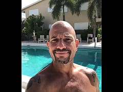 Play MP4 - MAXXX LOADZ AT THE POOL