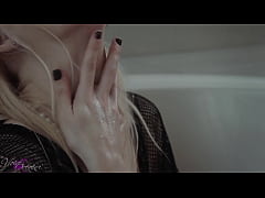 Play MP4 - Sex Bomb - Goth Girl Erotic Teasing In Bathtub