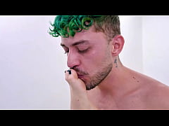 Play MP4 - Novinha branca tatuada safada chupou e deu gostoso CREAMPIE