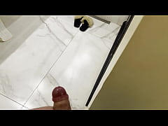 Play MP4 - meu enteado me espiando enquanto estou tomando banho na hidro&period;&period;&period;