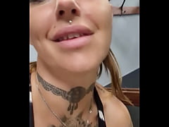 Play MP4 - Quoi de beau pour la f&ecirc;te de la musique &quest; Moi soir&eacute;e costum&eacute;e&excl;En attendant &period;&period;&period;