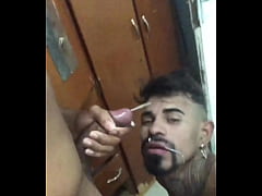Play MP4 - MACHO GOZANDO NA MINHA CARA