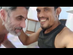 Play MP4 - O gostoso do-massagem &eacute;rotica-fez o servi&ccedil;o completo massageou at&eacute; as bolas&comma; filme completo no RED