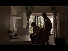 Play MP4 - Modelo porno follada en la oficina de su casa por su compa&ntilde;ero de apartamento mucho mas peque&ntilde;o que ella&period;