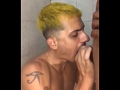 Play MP4 - Olha o tamanho da pica desse novinho que mamei no banheiro da balada