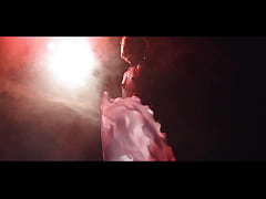 Play MP4 - Sia Osobennaya Shows Off Her Amazing Body While Doing Yoga - SUPERBE