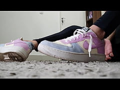 Play MP4 - Meus lindos p&eacute;s ap&oacute;s um belo treino de muscula&ccedil;&atilde;o