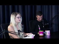 Play MP4 - O marido a apoiou&comma; come&ccedil;ou com dp anal&comma; j&aacute; trabalhou com v&aacute;rias produtoras e quando pediram um fetiches doido&period;&period;&period; - Mary Red Queen &lpar;SHEER&sol;RED&rpar;