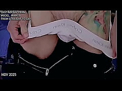 Play MP4 - Chacal macho y varonil hace porno gay usando jaula de castidad y meti&eacute;ndose un pepino a su culo virgen