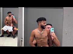 Play MP4 - o fortao me pegou no banheiro da academia