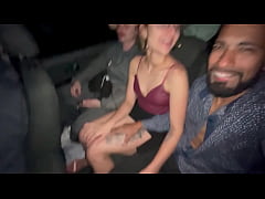 Play MP4 - A loirinha aprontou com os dois na carona do carro