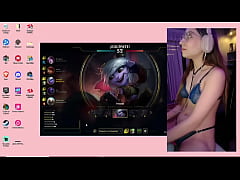 Play MP4 - Streamer le gusta que la morboseen mientras juega League of Legends