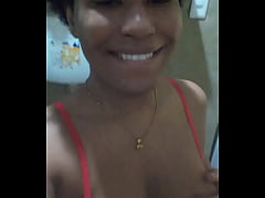 Play MP4 - Mulher trans usando pe&ccedil;as &iacute;ntimas femininas sexy e usando um consolo de 20 cm no &acirc;nus&comma; bem safada&period; completo no red