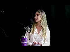 Play MP4 - Est&aacute; fazendo bastante sexo anal&comma; gozou&comma; tem um vibrador que a faz ter squirting sozinha&comma; e o seu conte&uacute;do com um cadeirante&period;&period;&period; - Milena Moreau &lpar;SHEER&sol;RED&rpar;