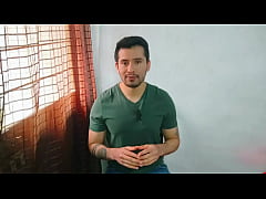 Play MP4 - joven bisexual activo inter de 20cm es penetrado por el alba&ntilde;il maduro&excl; me cogio como si fuera su misma esposa&period; Relato sexual