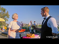 Play MP4 - VIXENPLUS Cock hungry socialite Dee fucks server at house party