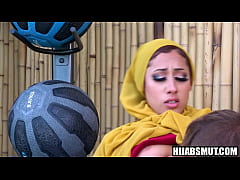 Play MP4 - Muslim housewife cheats on husband with personal trainer