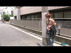 Play MP4 - She was doing her nails and later peed on this guys hands before ahrd fucking