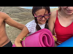 Play MP4 - met two girls and had group sex