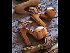 Play MP4 - Je viens de faire une TikTok avec ces 3 magnifiques paires &excl; Et toi &quest; Tu &period;&period;&period;