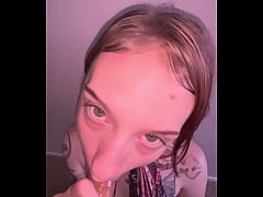 Play MP4 - Tiny white girl takes it deep