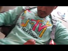 Play MP4 - Redevinci measuring his erect penis with gatorade bottle