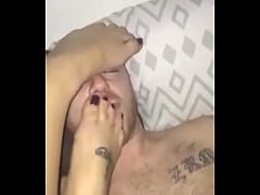 Play MP4 - Smell the feet