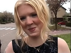 Play MP4 - Tieners voor geld - Christina voor geld