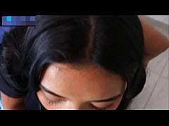 Play MP4 - morena hermanastra entra al cuarto de su hermanastro para chupar su gran polla