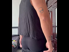 Play MP4 - Lo que esconde la ropa &quest;