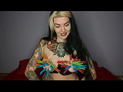 Play MP4 - Tattooed&comma; kinky girl hangs the maximum number of clothespins on her big tits