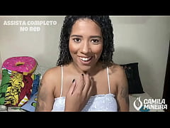 Play MP4 - Morena do cabelo cacheado come&ccedil;ou a se masturbar&comma; Ficou toda melada que da pra ver a bucetinha piscando