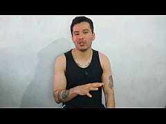 Play MP4 - Jovencito le da sexo oral a la polla enorme gruesa del tio de su mejor amiga &excl; Se come su leche&period; Relato sexual